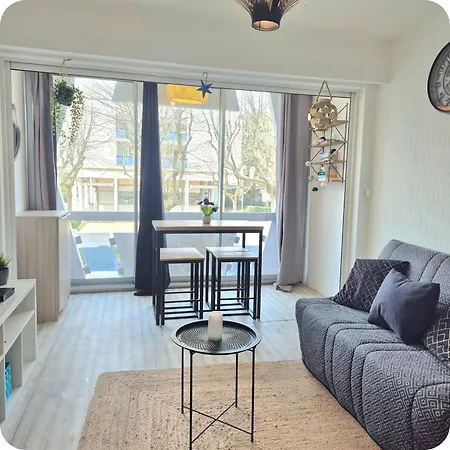 Joli Dans De 1er Ligne A 2 Min A Pied Des Plages Et Commerces Apartment