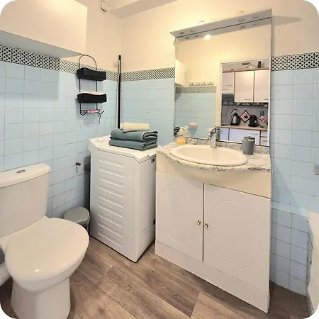 Joli Dans De 1er Ligne A 2 Min A Pied Des Plages Et Commerces Apartment