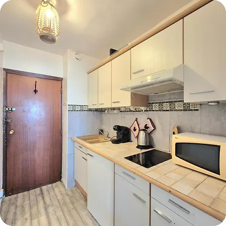 Apartment Joli Dans De 1er Ligne A 2 Min A Pied Des Plages Et Commerces